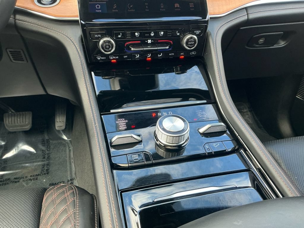 Used 2023 Jeep Grand Cherokee Summit AWD/4WD image 12