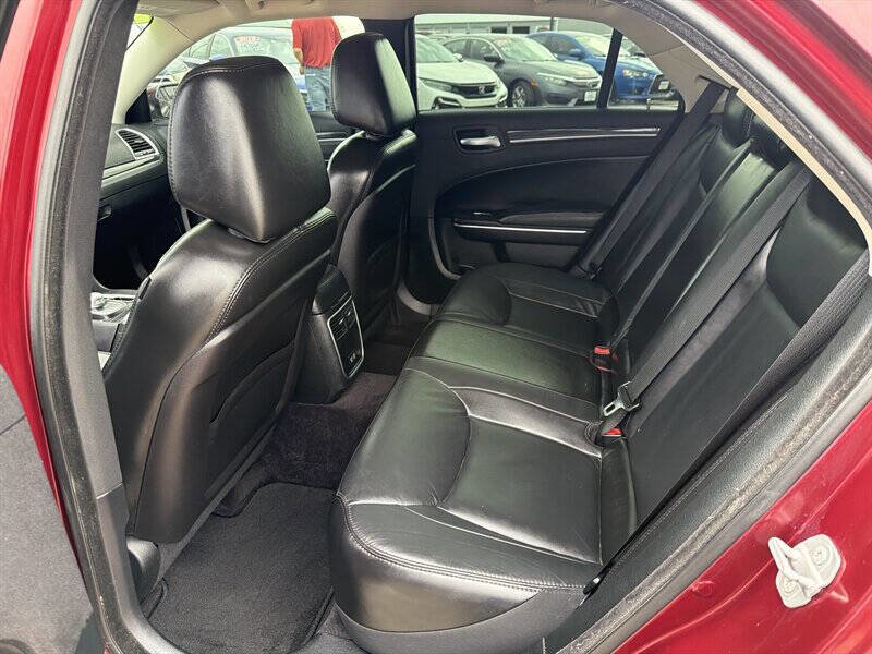 Used 2018 Chrysler 300 Touring L AWD/4WD image 14