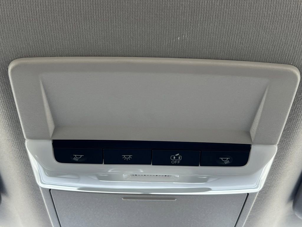 Used 2025 Nissan Sentra SR w/ Trunk Package image 7