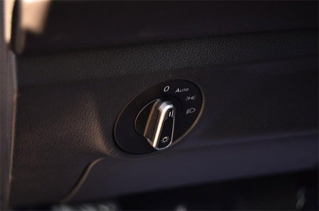 Certified 2024 Volkswagen Jetta SE w/ Panoramic Sunroof Package image 11