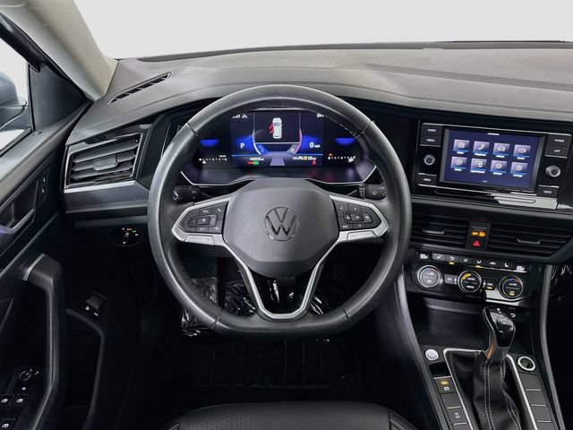 Certified 2024 Volkswagen Jetta SE FWD image 25
