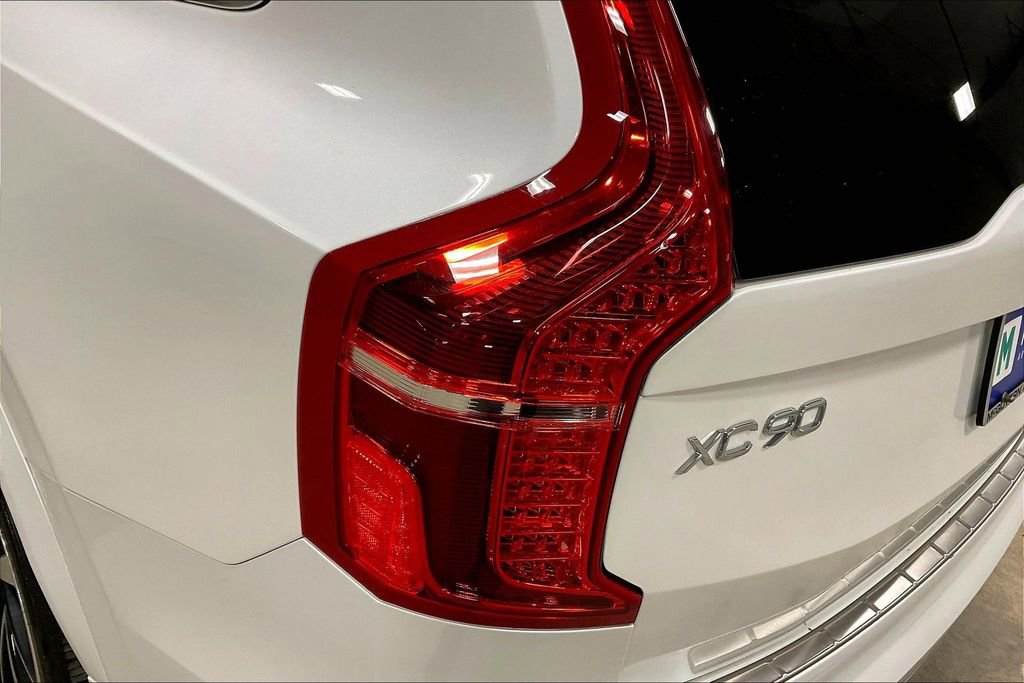 Certified 2022 Volvo XC90 T6 Momentum w/ Advanced Package AWD/4WD image 23