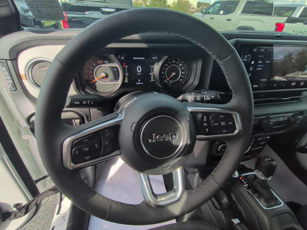 Used 2026 Jeep Wrangler Unlimited Sahara AWD/4WD image 15