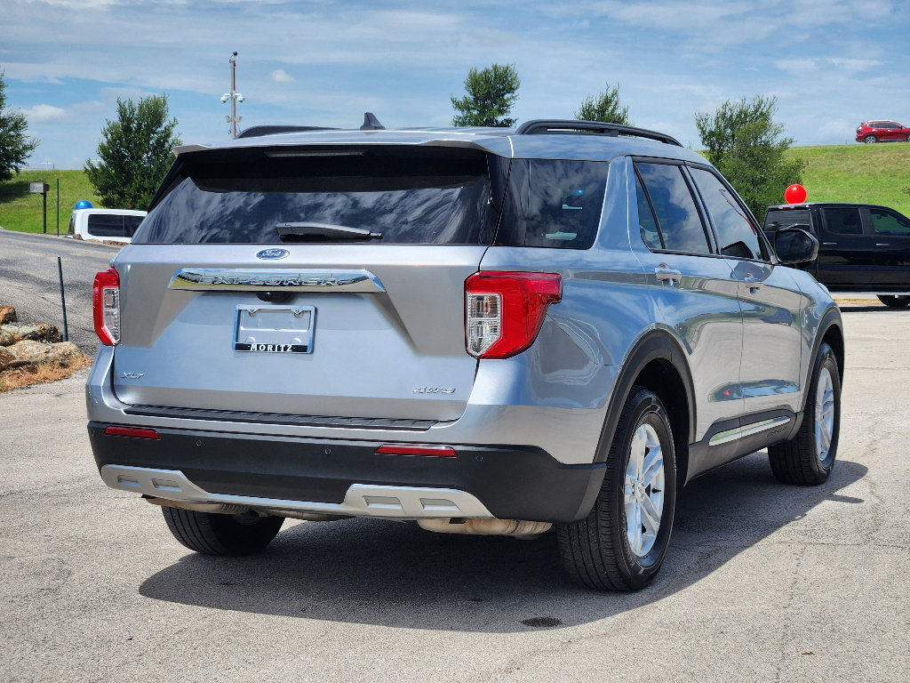 Used 2023 Ford Explorer XLT w/ Equipment Group 202A image 6