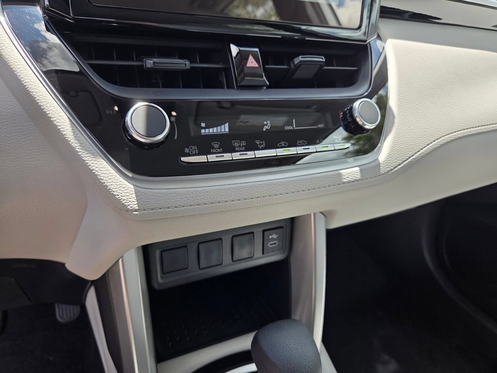 Used 2025 Toyota Corolla Cross L FWD image 23