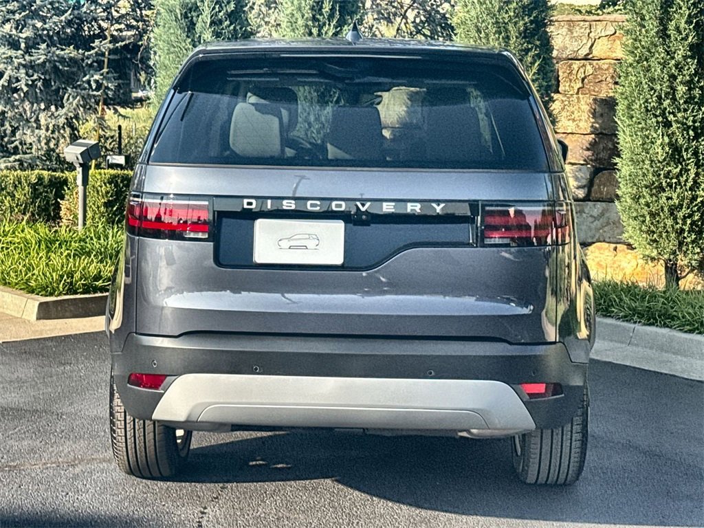 New 2026 Land Rover Discovery S image 3