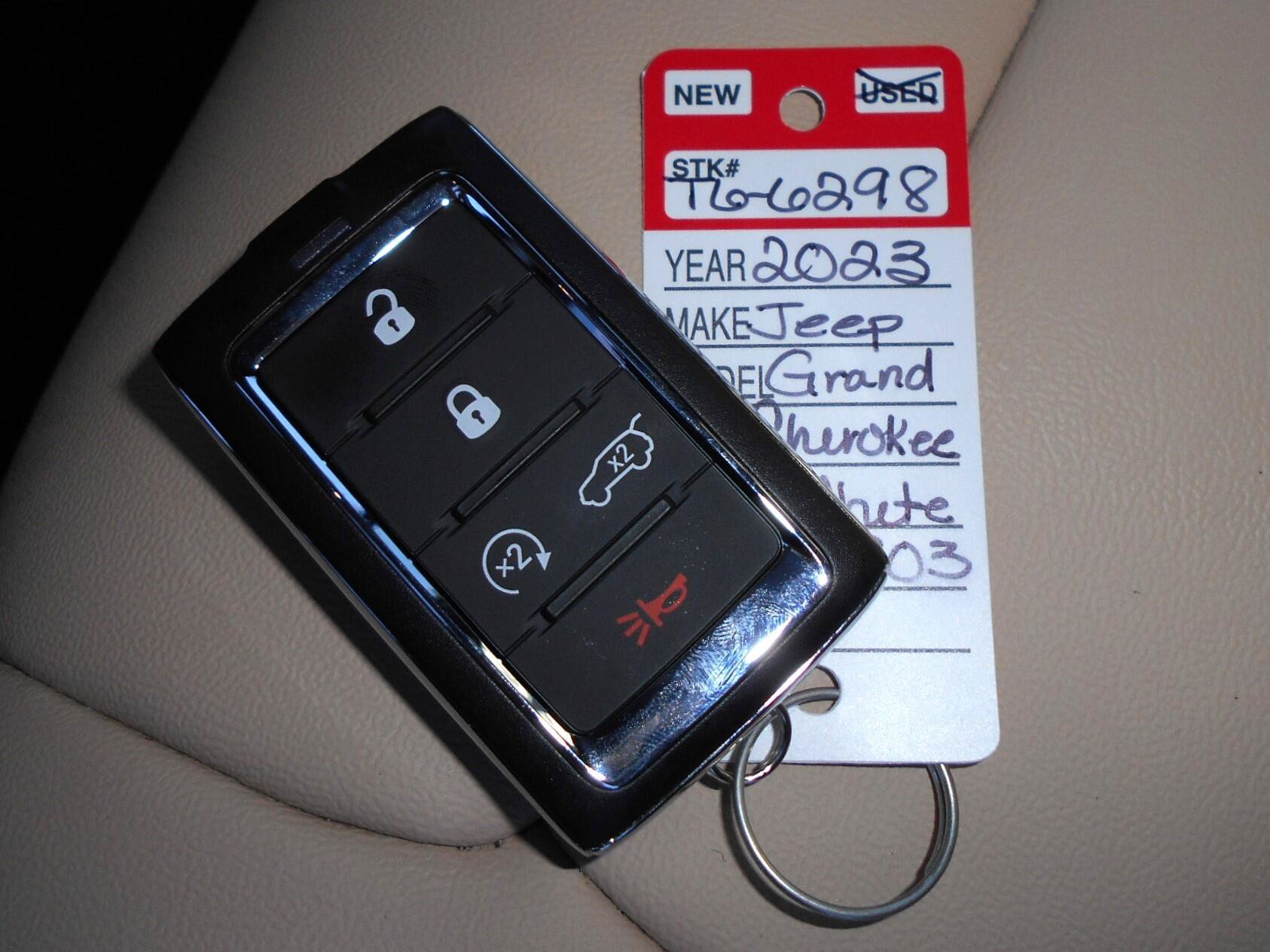 Certified 2023 Jeep Grand Cherokee Limited AWD/4WD image 11