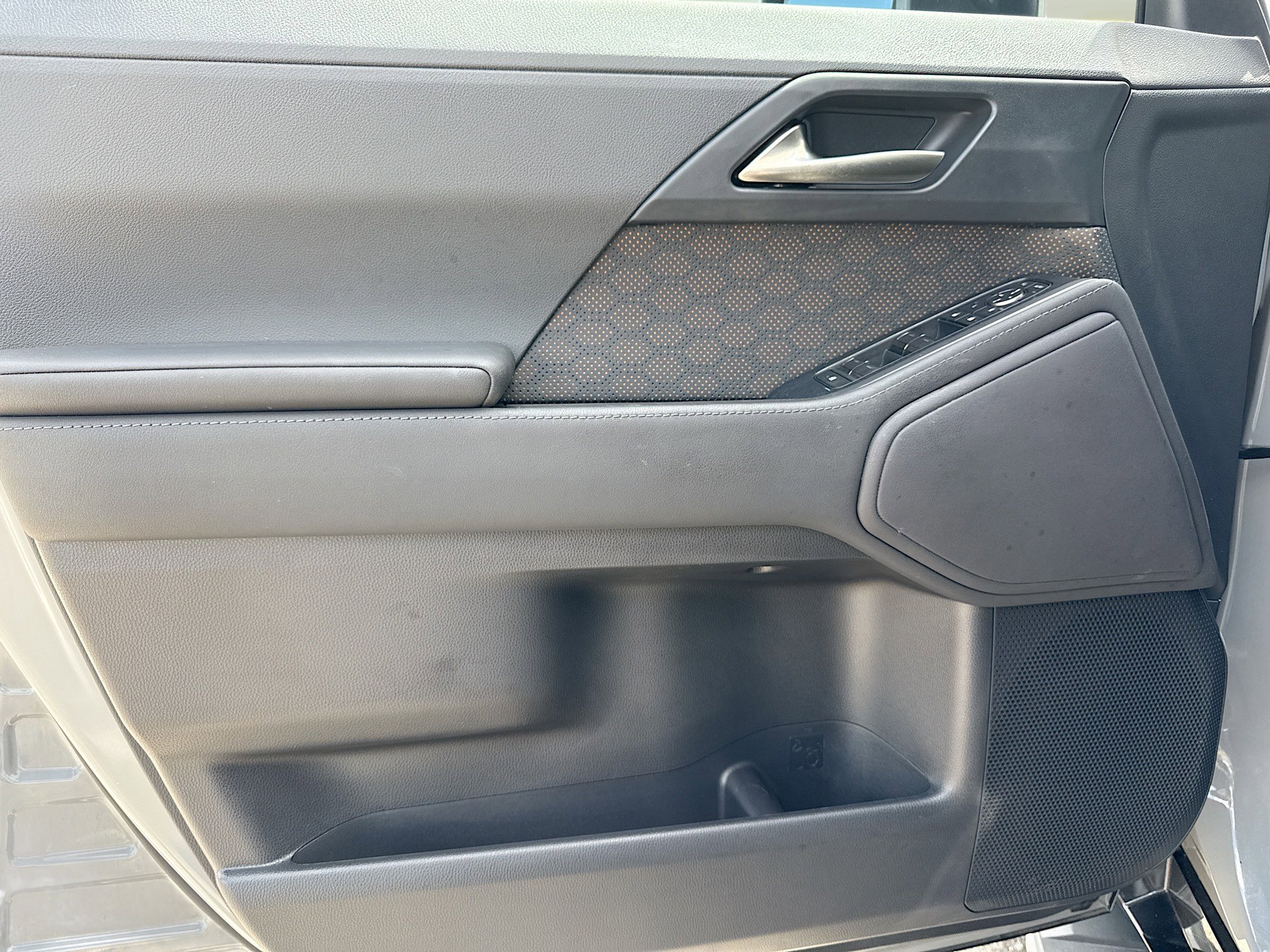 Used 2024 Lexus GX 550 w/ Accessory Package (Z1) image 22