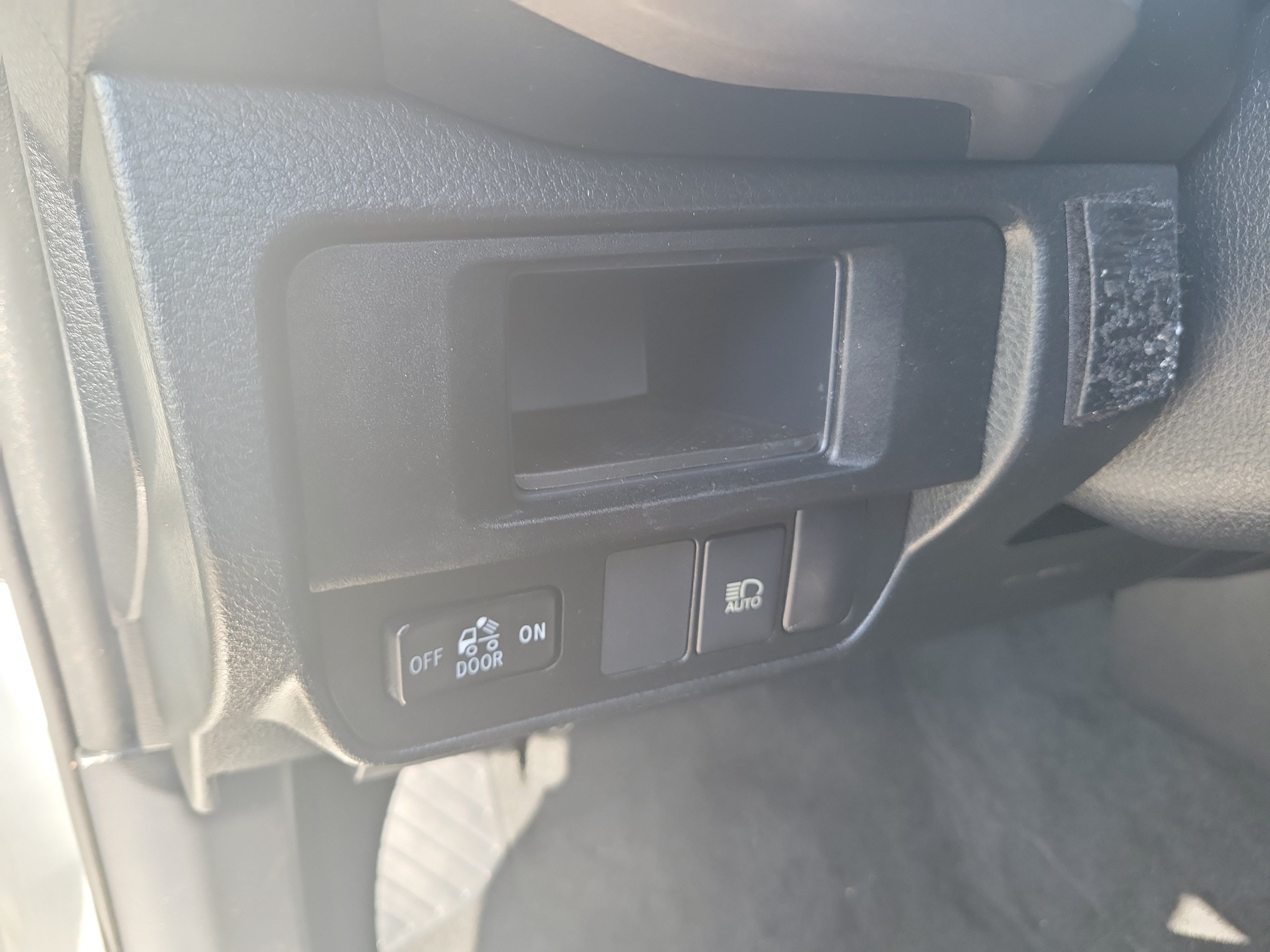 Used 2018 Toyota Tacoma SR5 RWD image 25