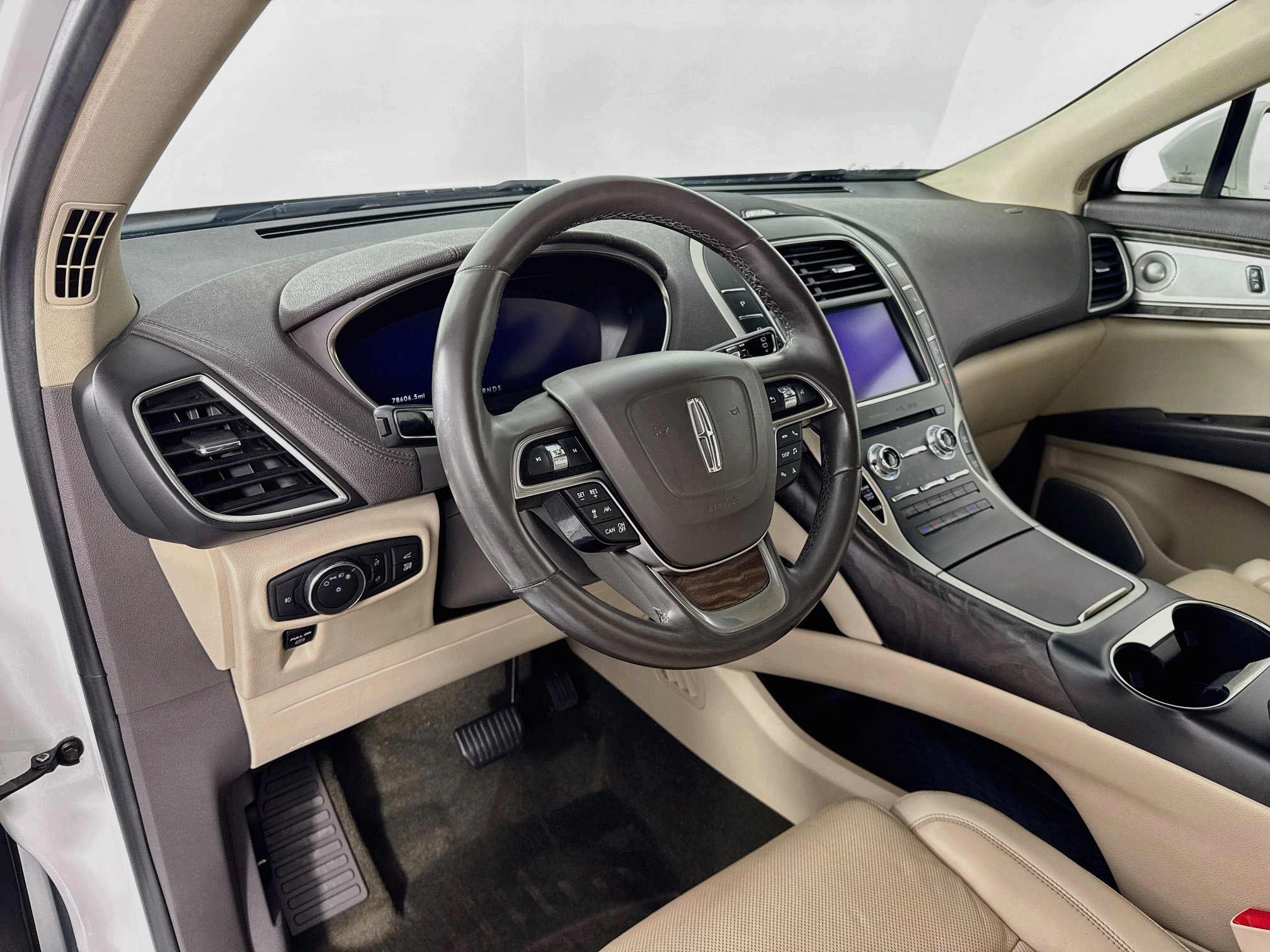 Used 2020 Lincoln Nautilus Reserve w/ Equipment Group 202A AWD/4WD image 9