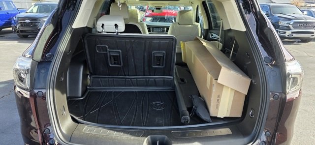 Used 2023 Buick Enclave Avenir w/ Avenir Technology Package image 7