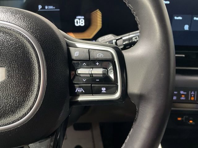 Used 2025 Kia Carnival image 21