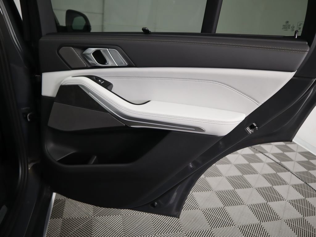 Used 2026 BMW X5 sDrive40i w/ Climate Comfort Package image 29