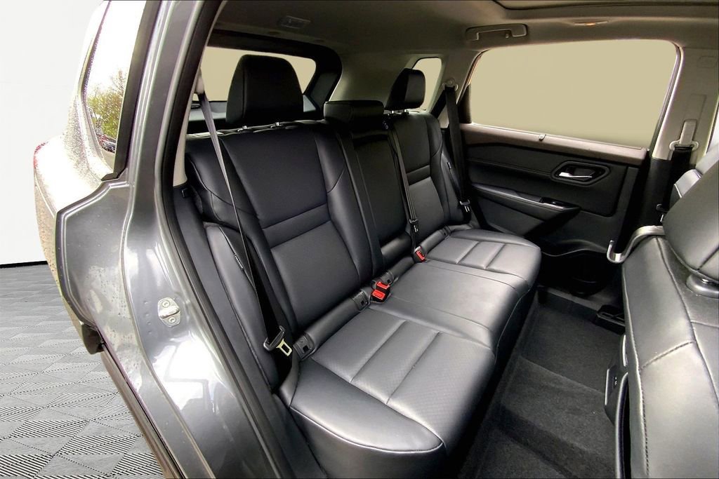 Used 2023 Nissan Rogue SV w/ SV Premium B Package image 17