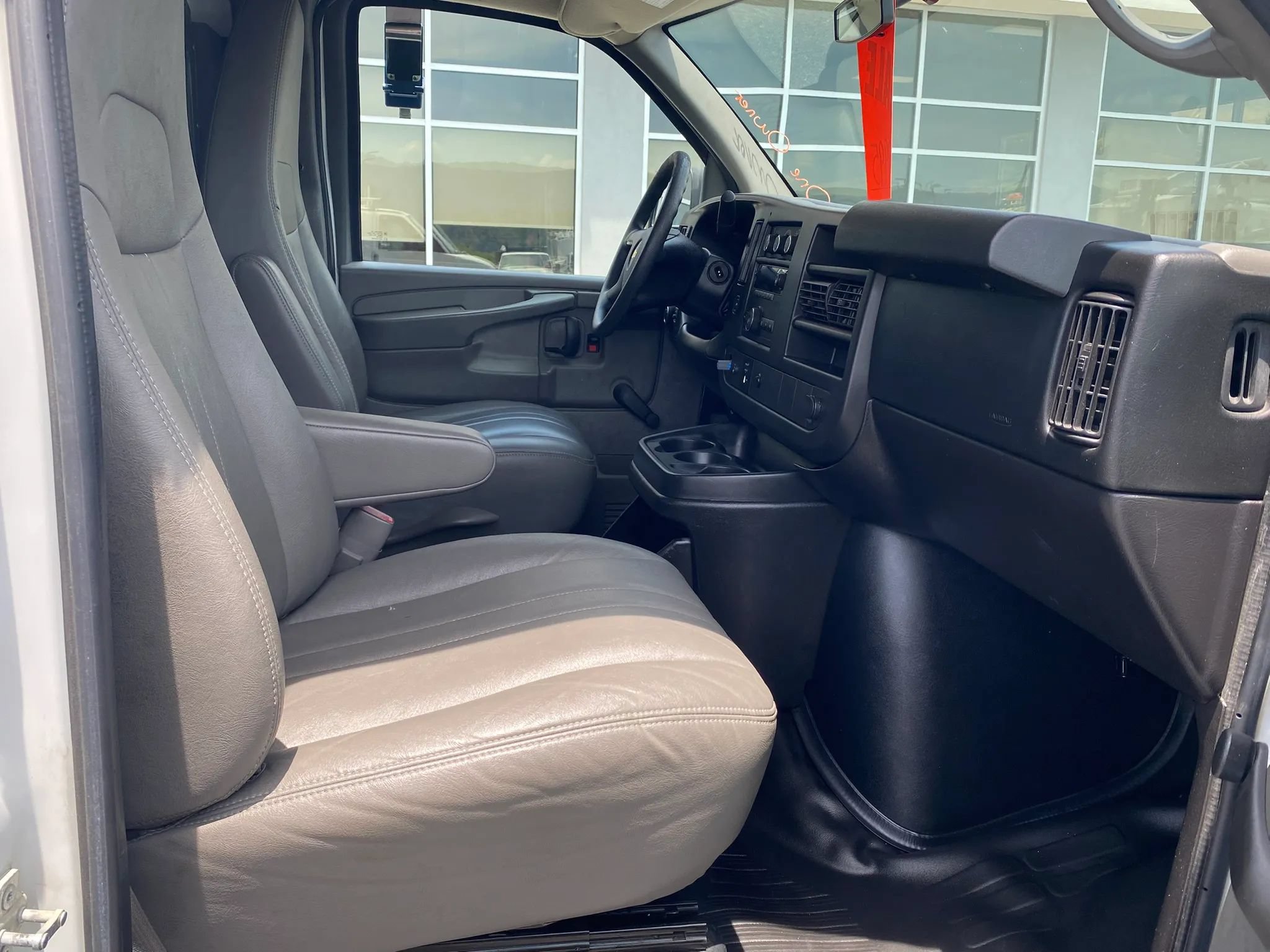 Used 2011 Chevrolet Express 2500 RWD image 17