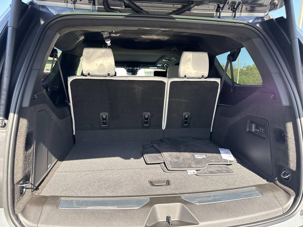 New 2026 Cadillac Escalade ESV Platinum Sport w/ LPO, ONYX Package image 11