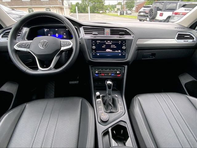 Used 2023 Volkswagen Tiguan SE w/ Panoramic Sunroof Package AWD/4WD image 12