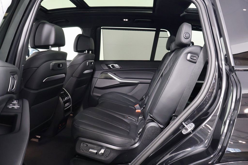 New 2026 BMW X7 M60i image 6
