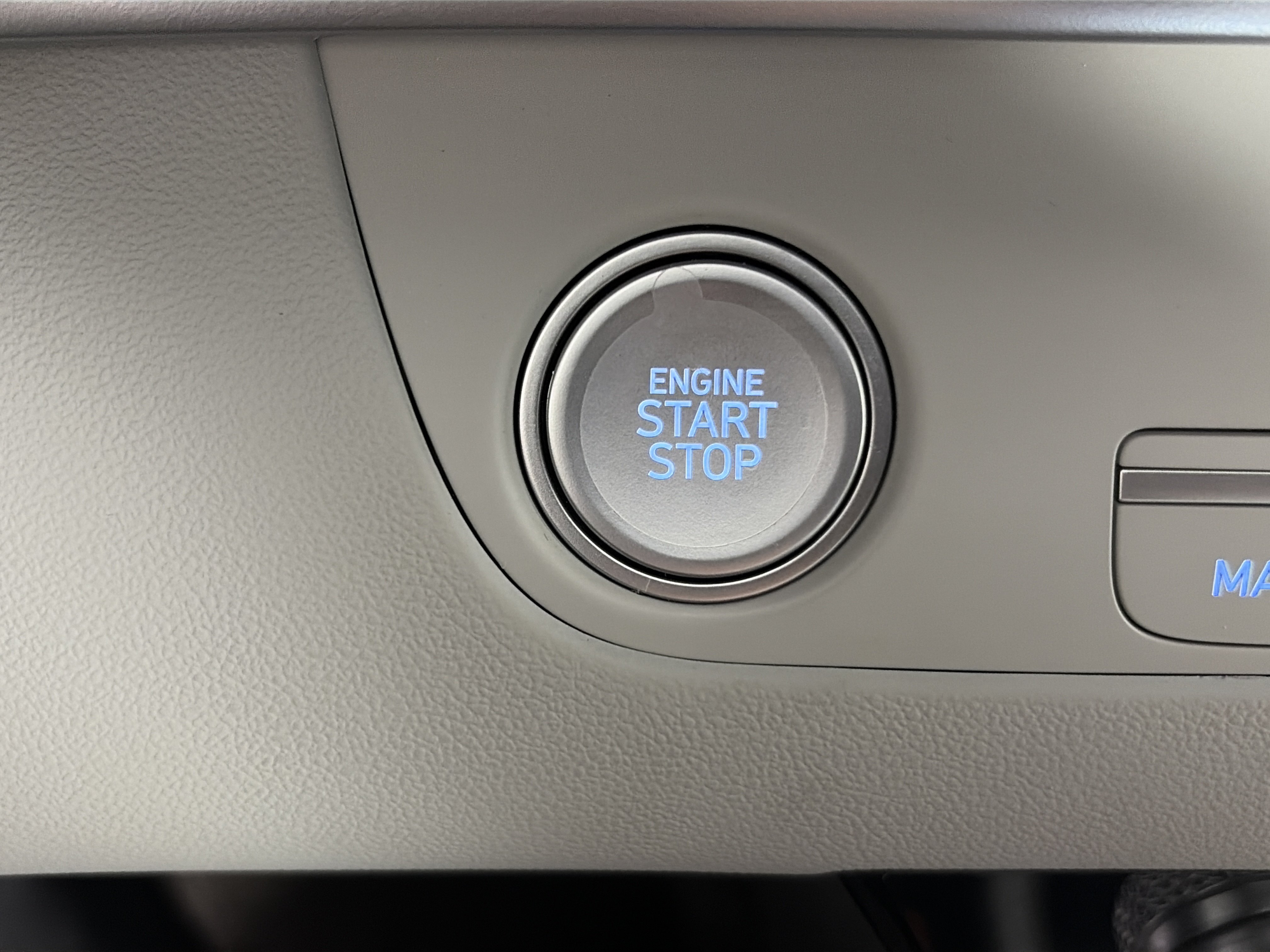 New 2025 Hyundai Elantra Limited FWD image 35