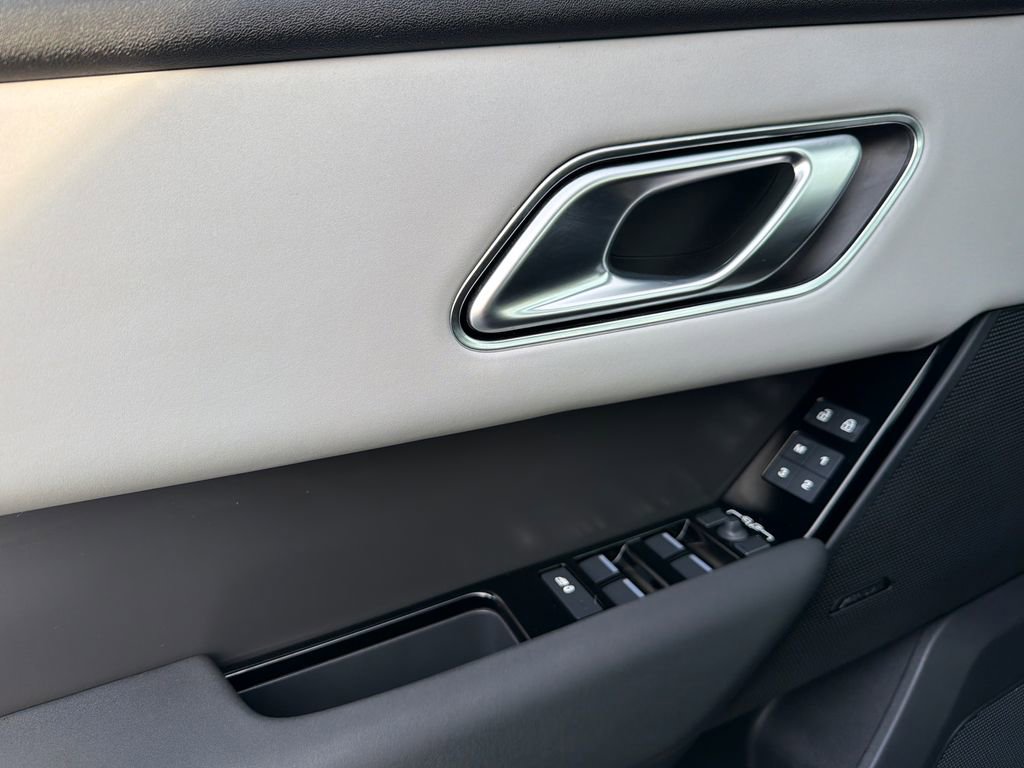 Used 2025 Land Rover Range Rover Velar Dynamic SE image 34