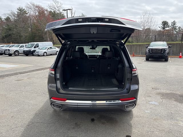 Used 2022 Jeep Grand Cherokee Overland w/ Luxury Tech Group IV AWD/4WD image 13