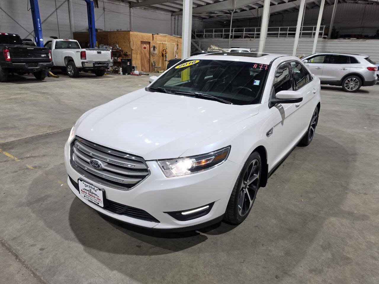 Used 2016 Ford Taurus SEL FWD image 3