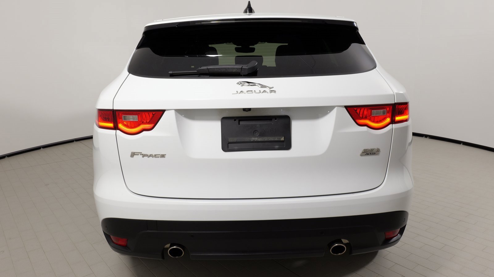 Used 2020 Jaguar F-PACE Premium image 24