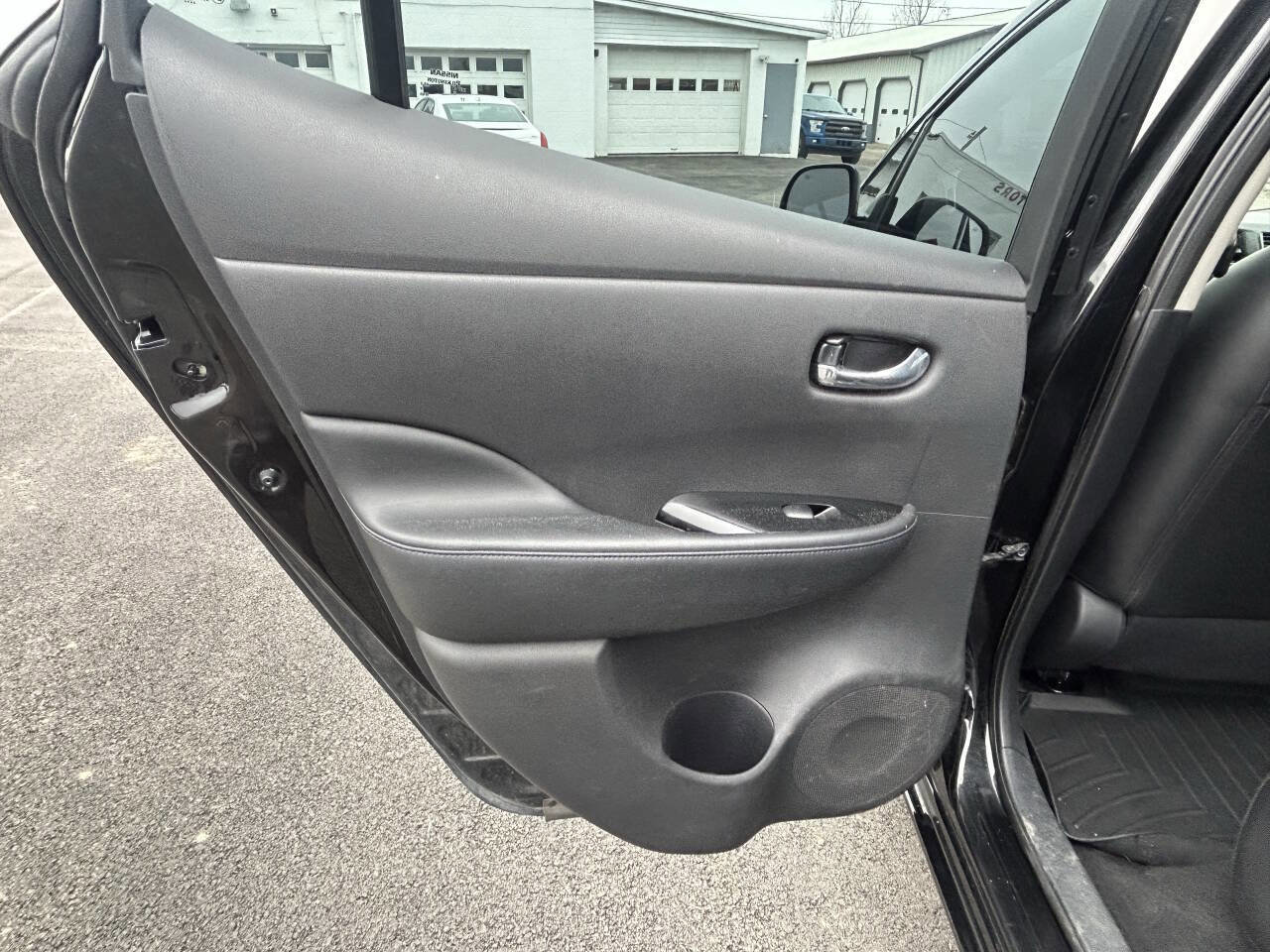 Used 2015 Nissan Leaf SL w/ Premium Package image 19