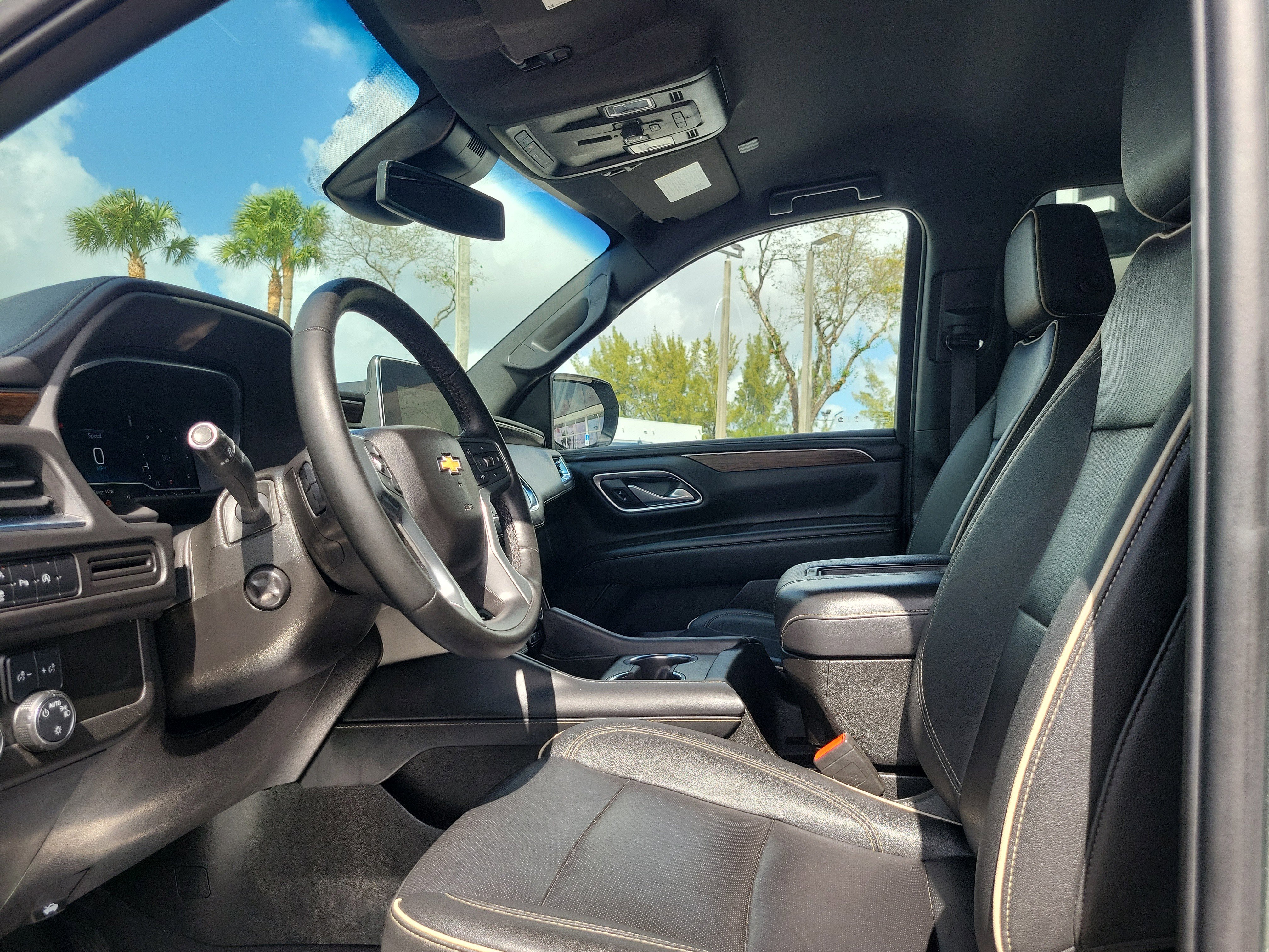 Used 2023 Chevrolet Suburban Premier image 12