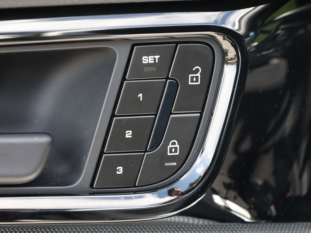 Used 2025 Porsche Panamera 4 image 14
