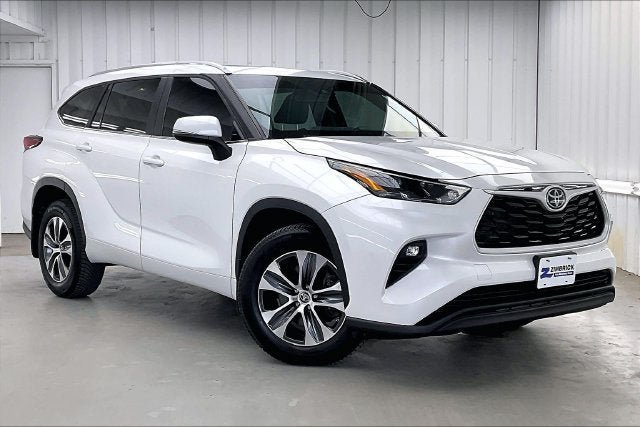 Used 2023 Toyota Highlander XLE AWD/4WD image 35