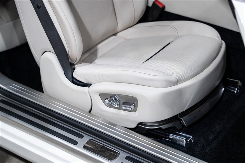 Used 2016 Rolls-Royce Wraith RWD image 32