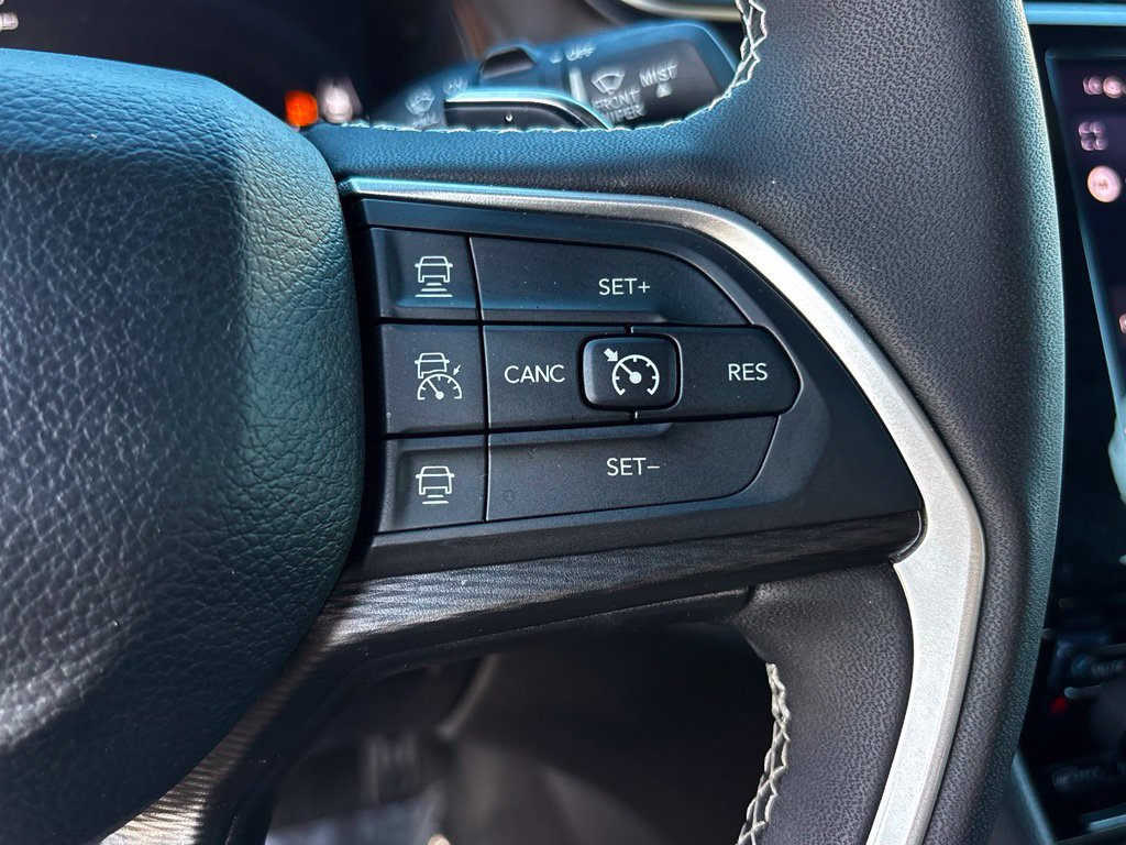 Used 2023 Jeep Grand Cherokee Altitude RWD image 13