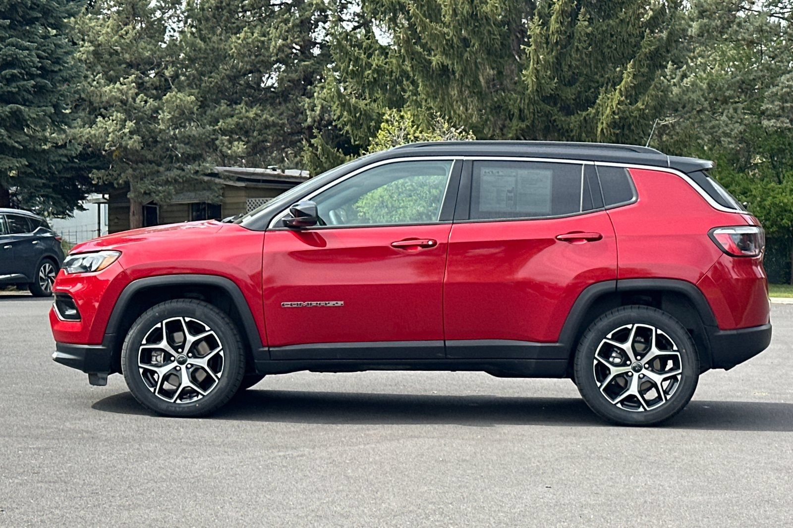 Used 2025 Jeep Compass Limited AWD/4WD image 7