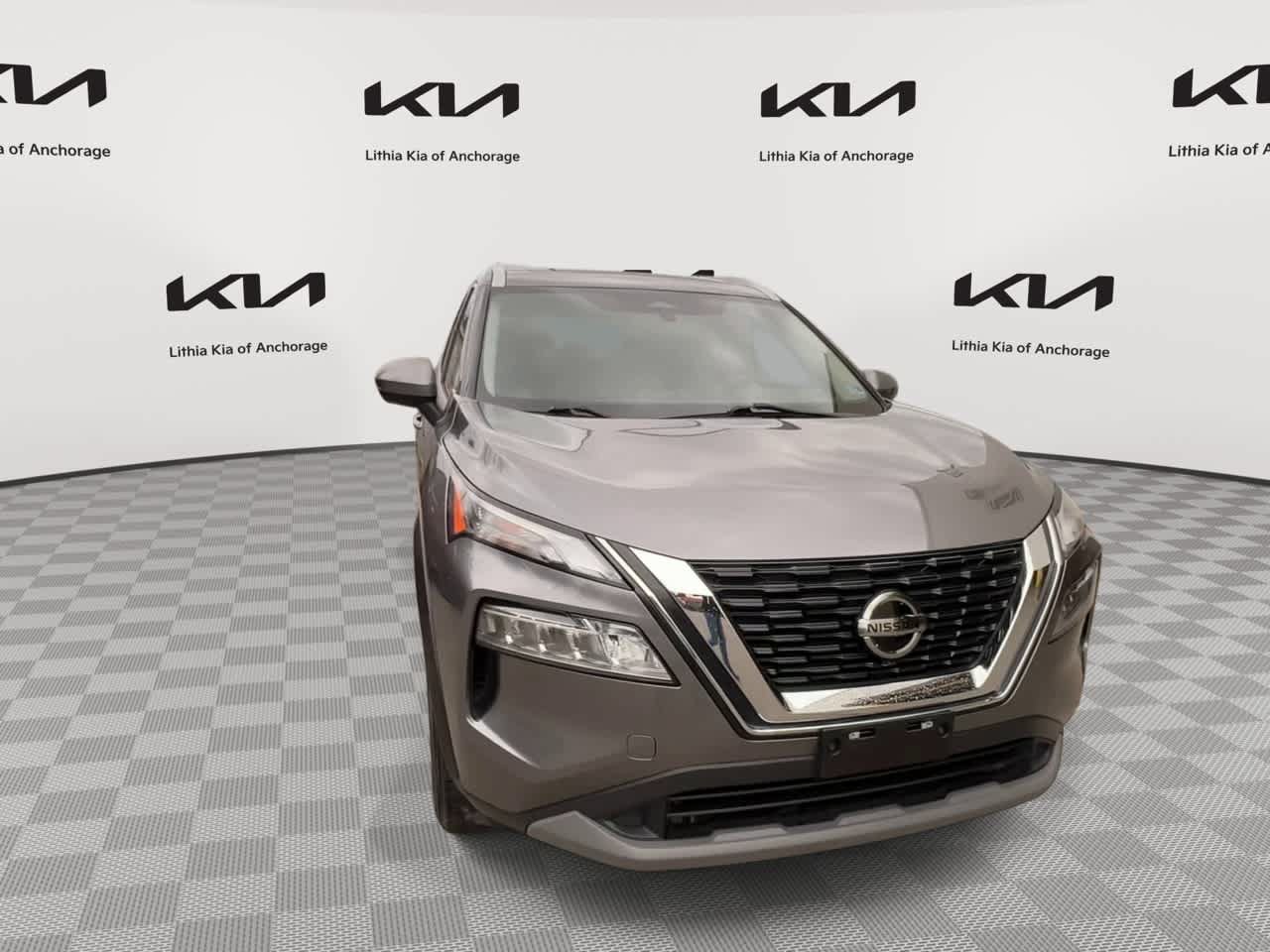 Used 2021 Nissan Rogue SV w/ Premium Package FWD image 2
