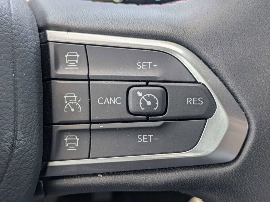 Used 2025 Jeep Compass Trailhawk AWD/4WD image 27