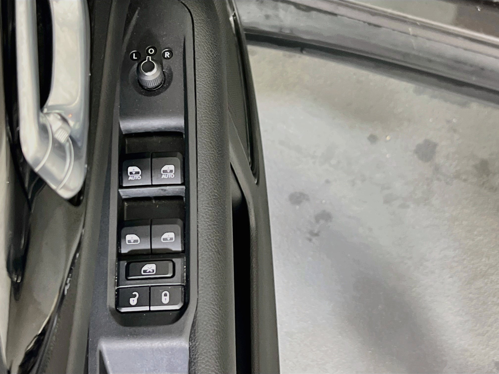 Used 2023 Jeep Compass Latitude w/ Convenience Group AWD/4WD image 17