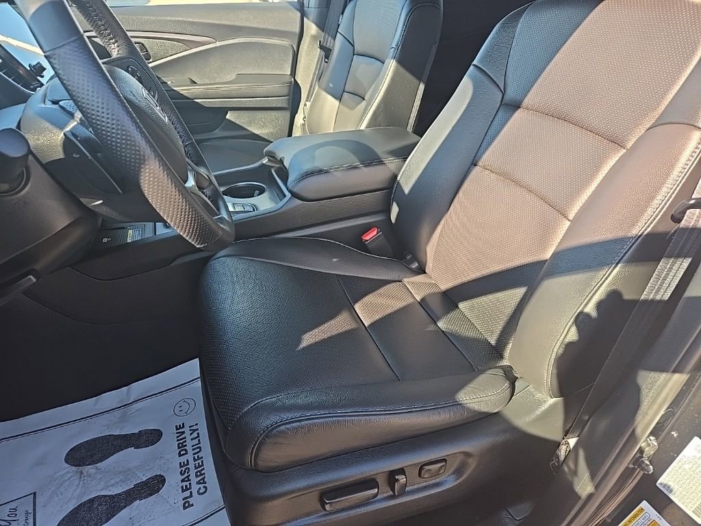 Used 2025 Honda Passport EX-L image 17