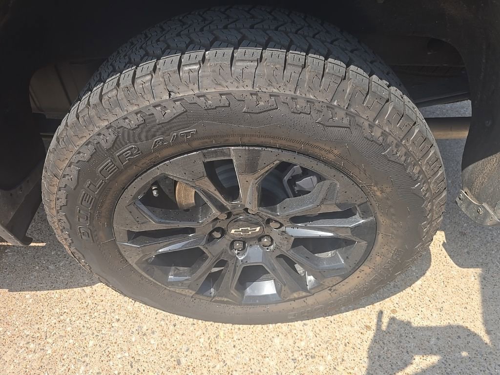 Used 2025 Chevrolet Silverado 1500 LTZ AWD/4WD image 12
