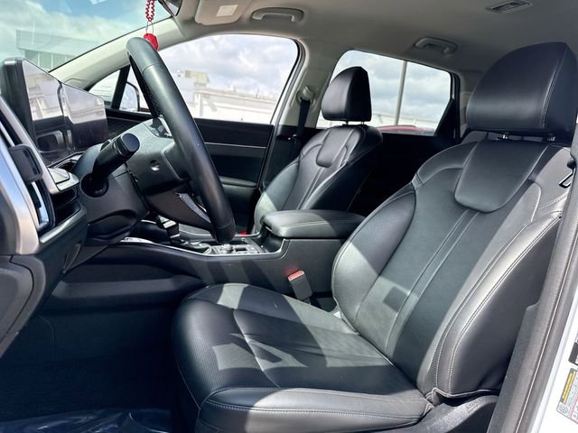 Used 2024 Kia Sorento S image 11
