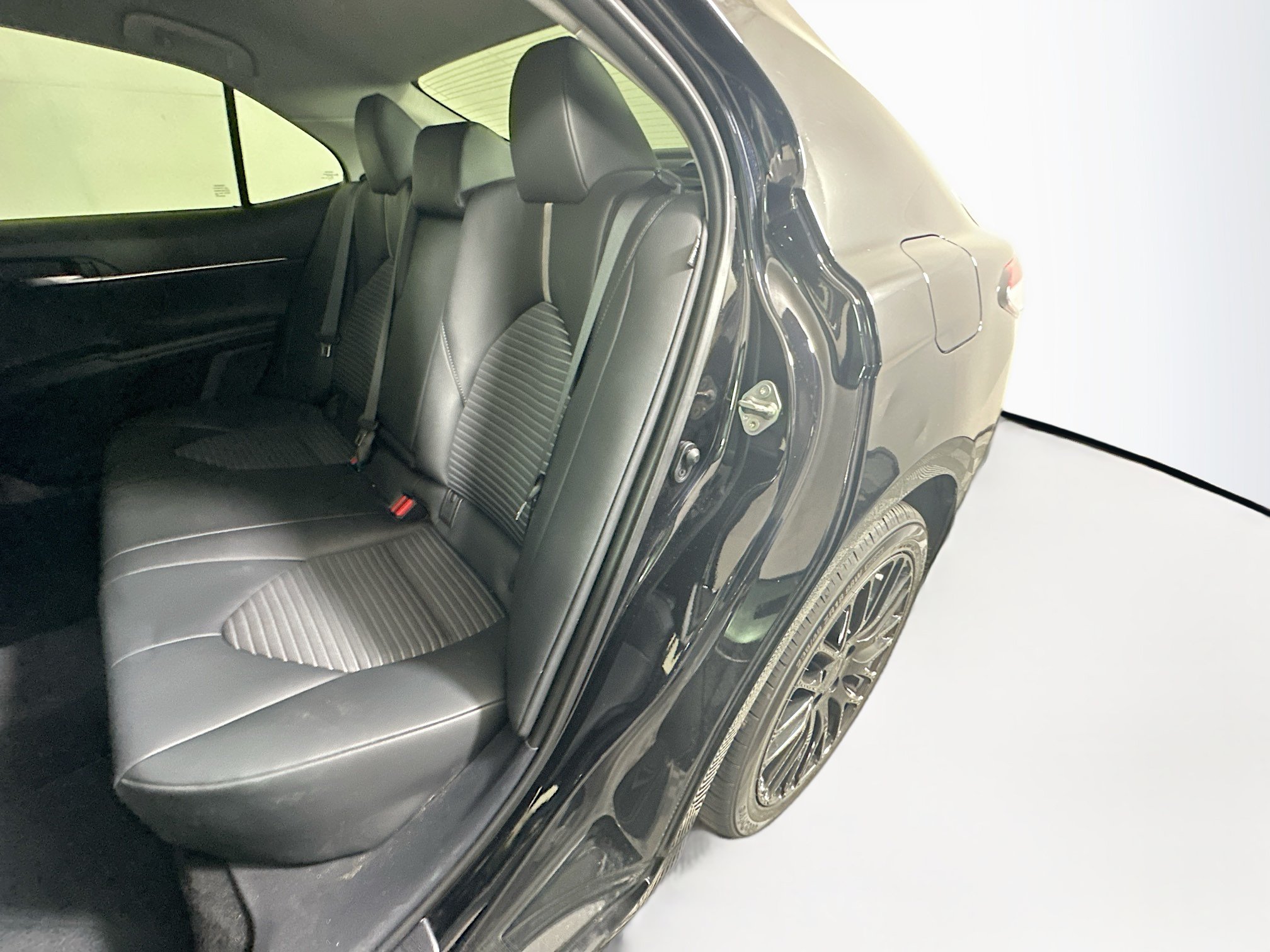 Used 2020 Toyota Camry SE FWD image 25