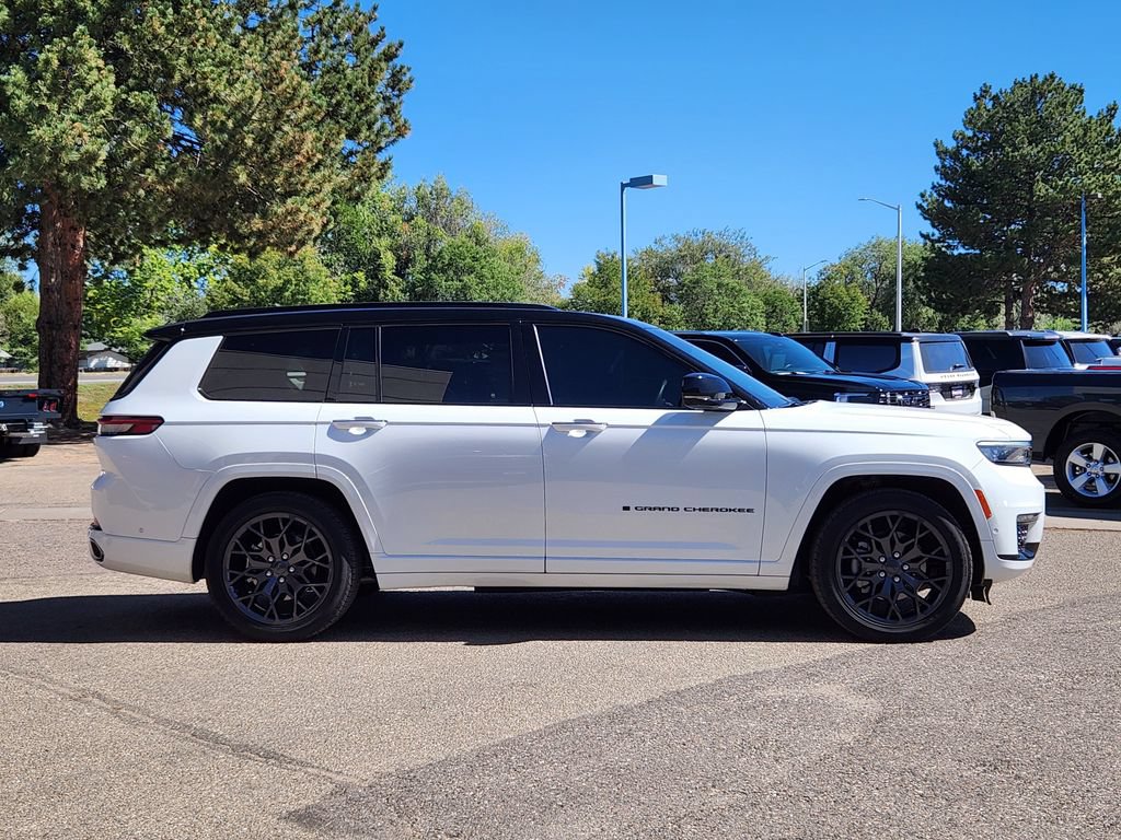 Used 2025 Jeep Grand Cherokee L Summit AWD/4WD image 2