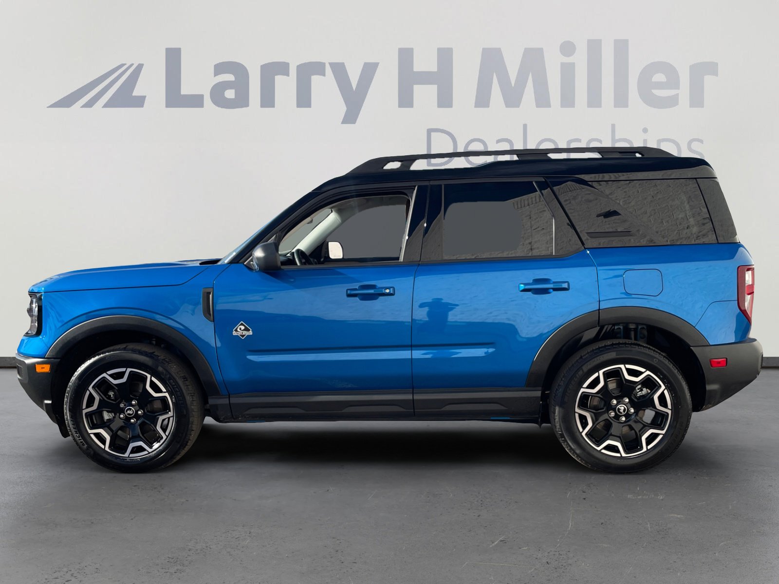 New 2025 Ford Bronco Sport Outer Banks image 2