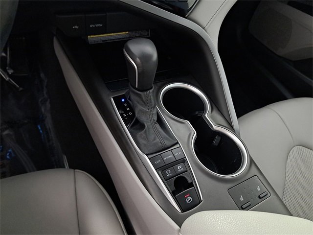 Used 2021 Toyota Camry XLE w/ Navigation Upgrade Package image 30