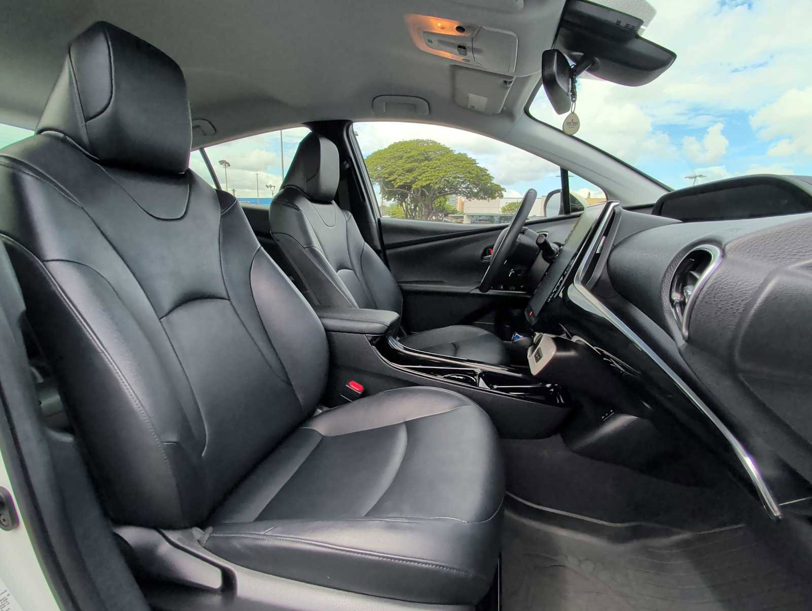 Used 2017 Toyota Prius Prime Advanced image 26