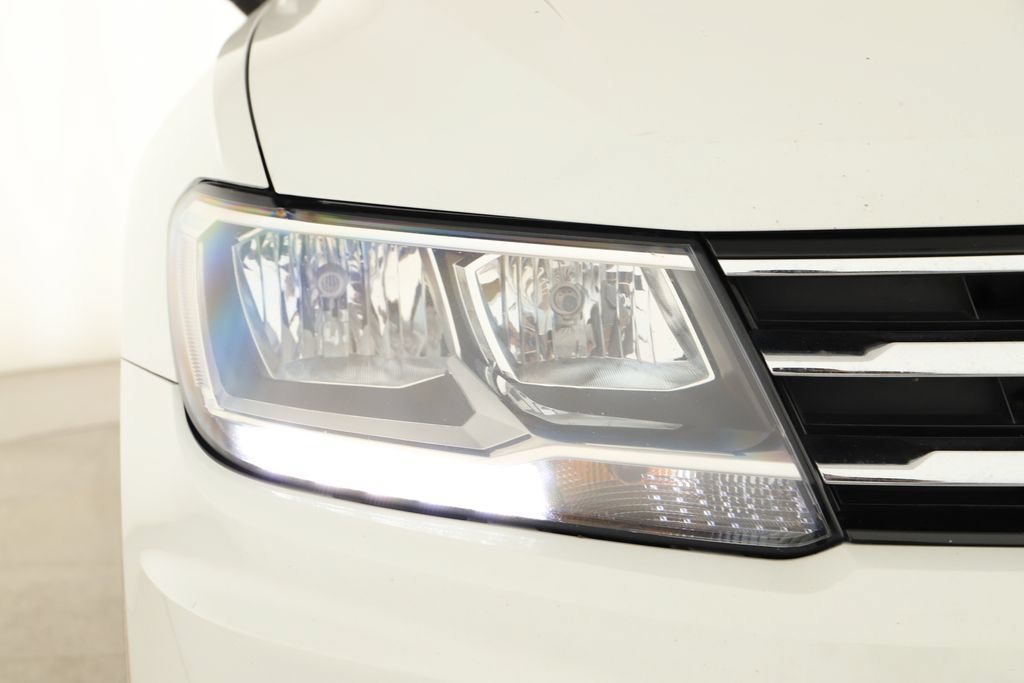 Used 2018 Volkswagen Tiguan SE w/ Panoramic Sunroof Package AWD/4WD image 35