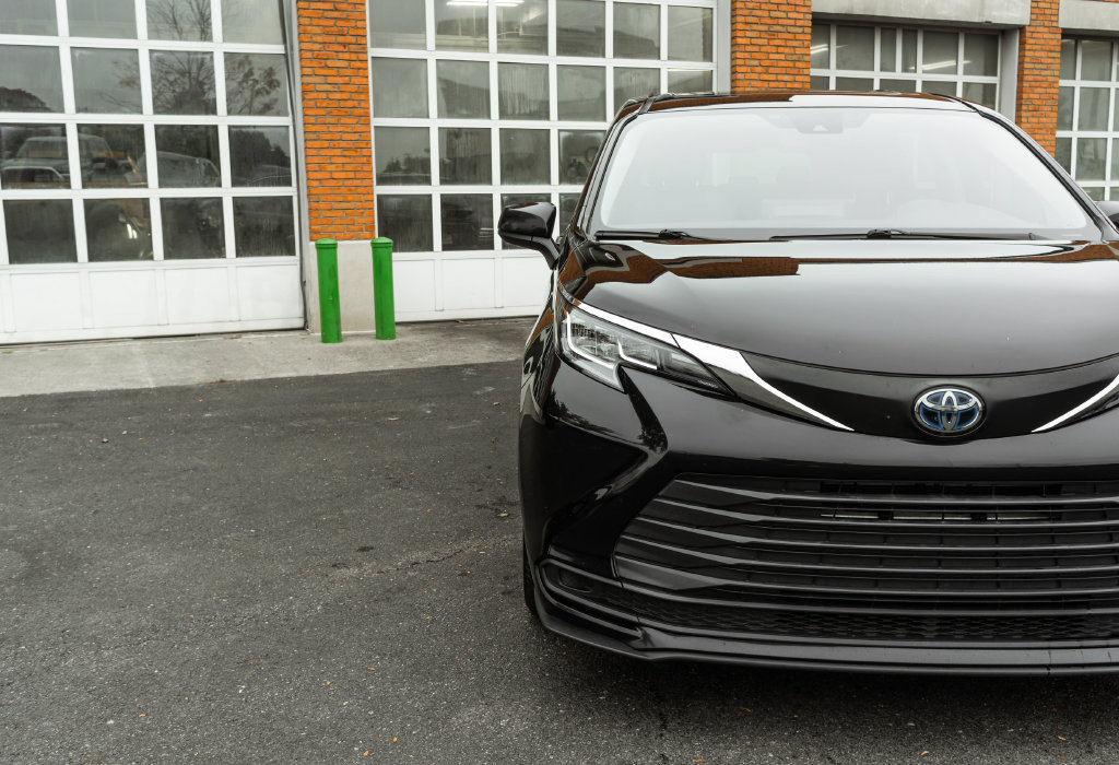 Used 2022 Toyota Sienna LE w/ LE Plus Package AWD/4WD image 32