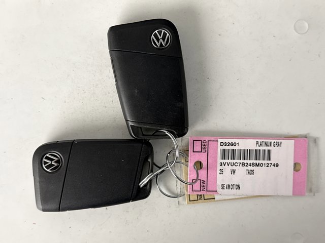Used 2025 Volkswagen Taos SE AWD/4WD image 9