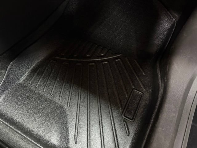Used 2024 Chevrolet Trax RS FWD image 28
