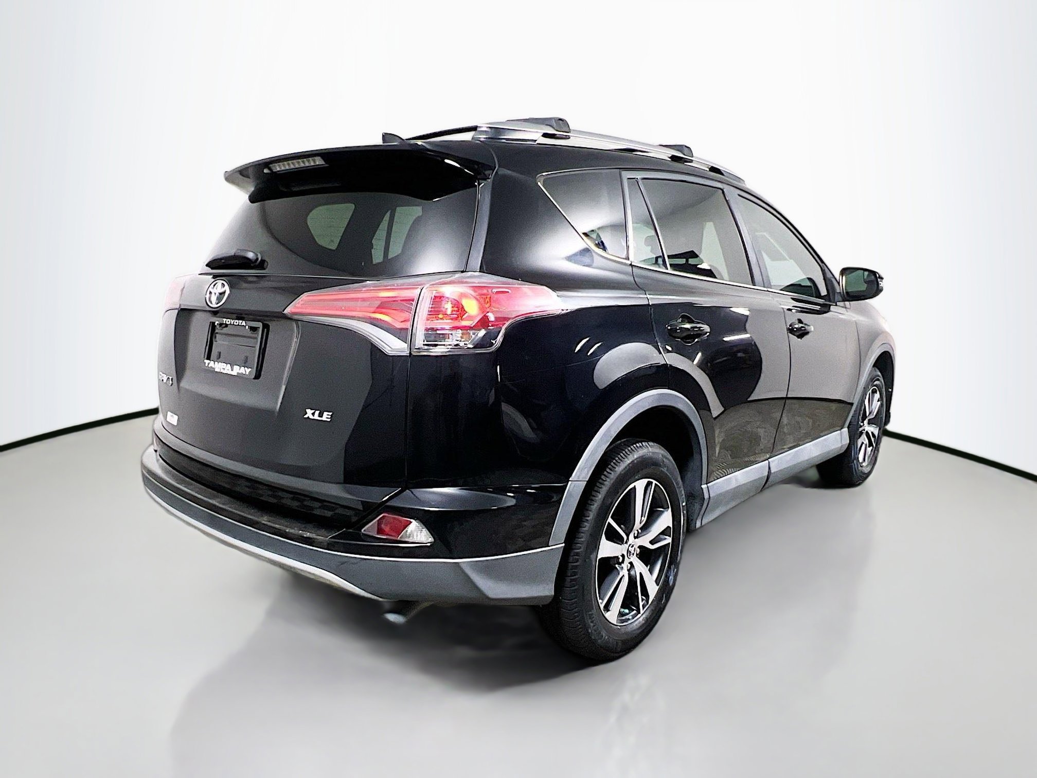 Used 2017 Toyota RAV4 XLE image 4